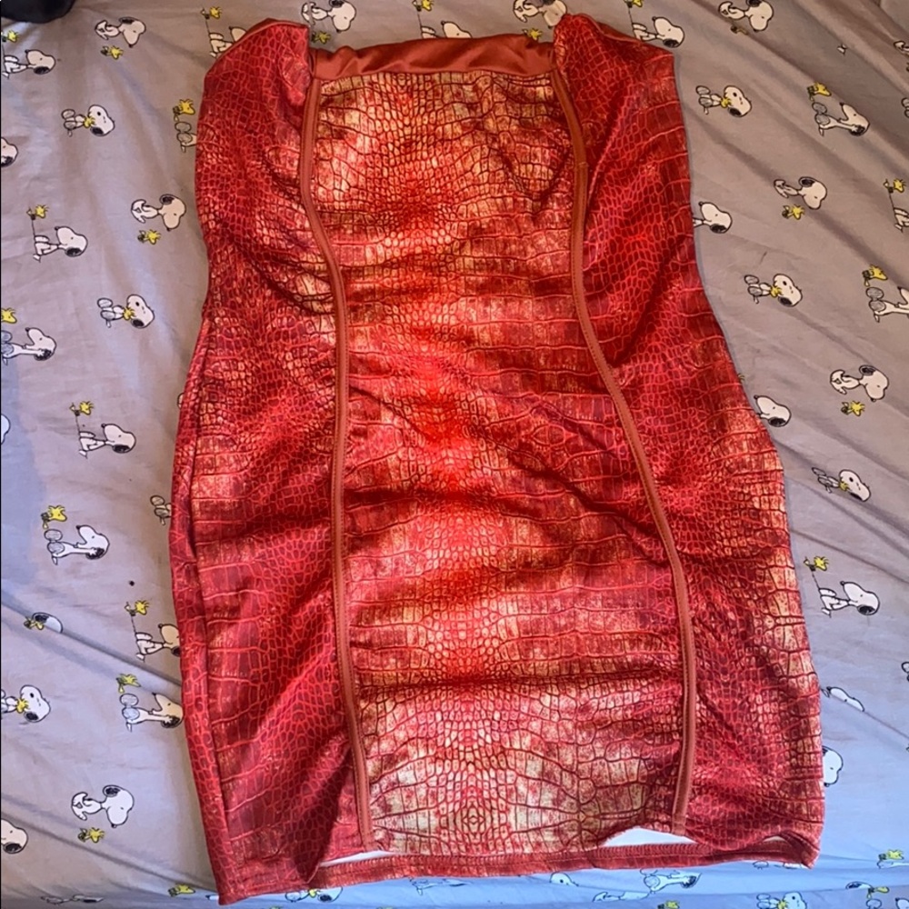 Red sleeveless snake design dress